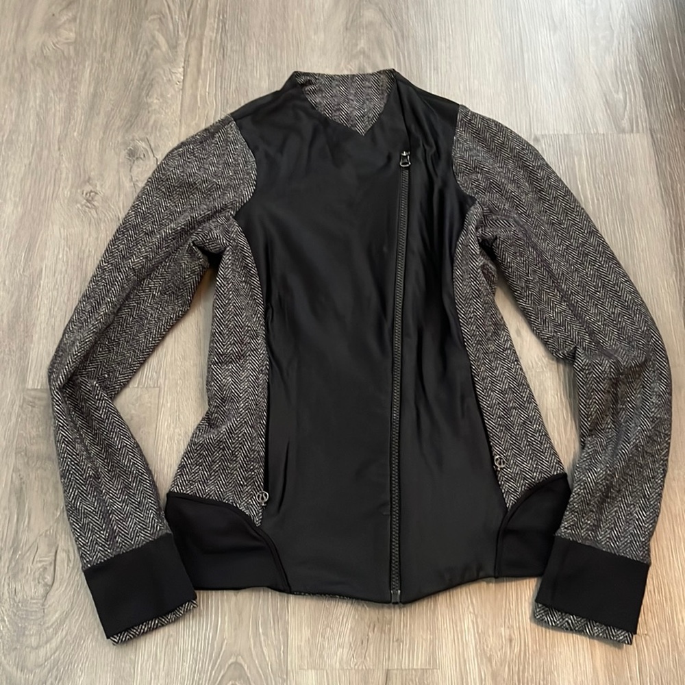 Lululemon women sweater. Size 6